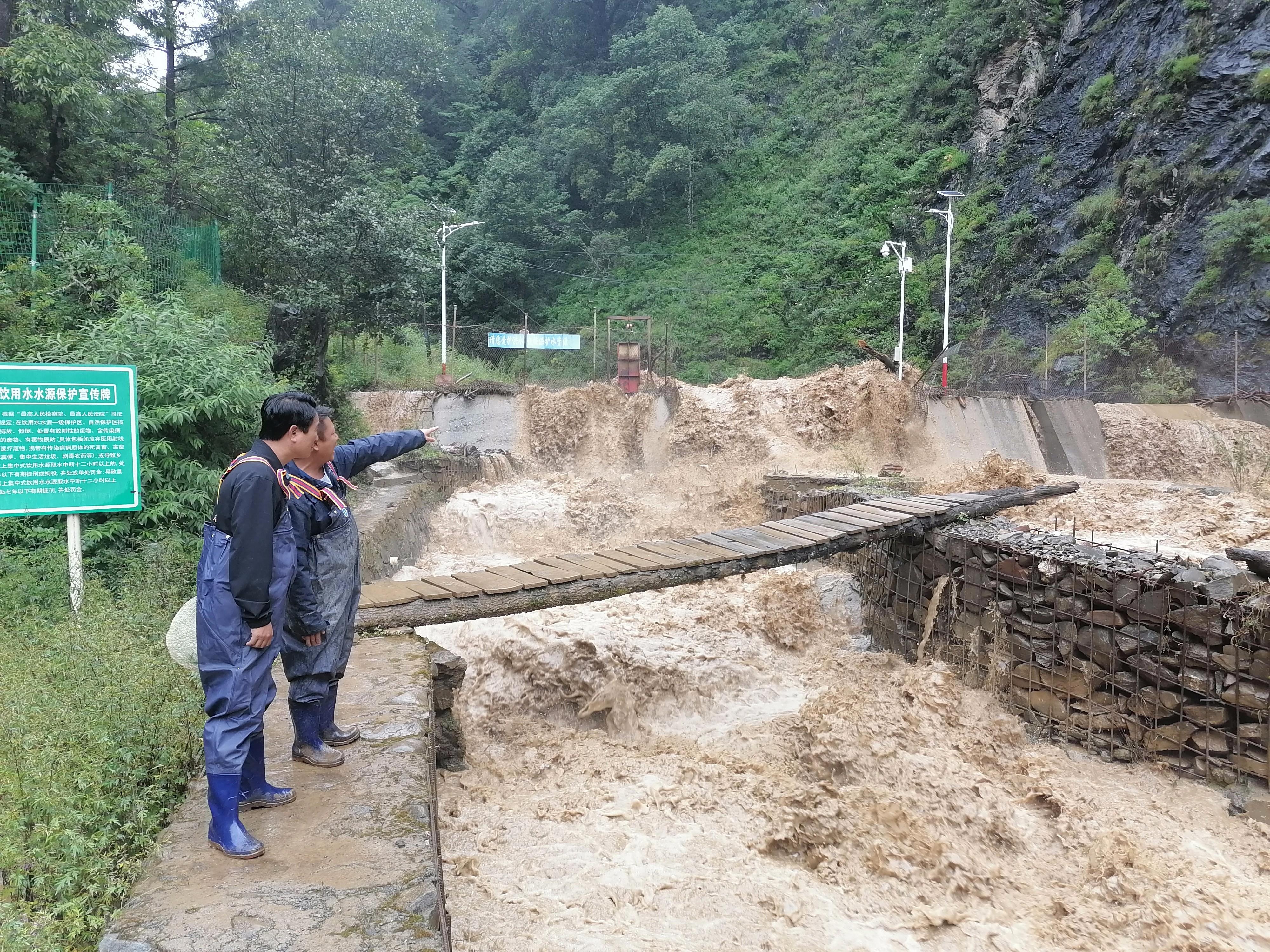 全国大暴雨最新预警，应对暴雨天气的紧急措施